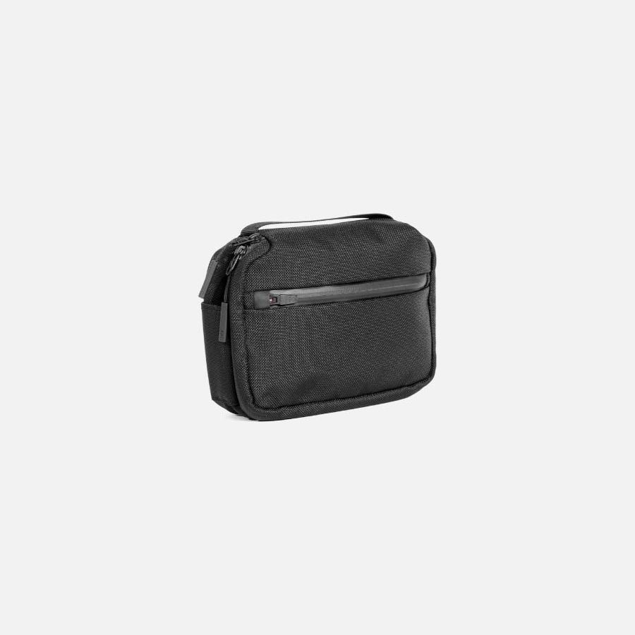 Aer Travel Kit 2 toiletry case in black